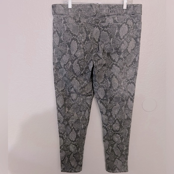 NWOT! Democracy “AB” Technology Snake Print Jeans. Size 14 - Picture 3 of 8